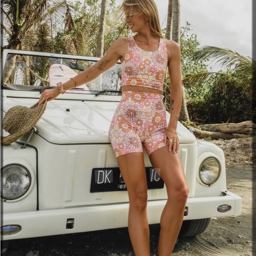 Kavala pink Flower Power crop top